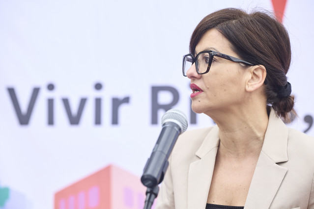 La ministra de Juventud e Infancia, Sira Rego, durante el acto de entrega de las llaves de 83  viviendas en régimen de alquiler para jóvenes, a 11 de abril de 2026, en Rivas Vaciamadrid, Madrid (España).