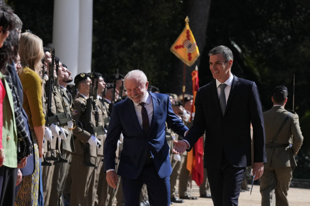 El presidente del Gobierno de España Pedro Sánchez, y el presidente de Brasil, Luiz Inácio Lula da Silva, durante la celebración de la I Cumbre España-Brasil, a 17 de abril de 2026, en Barcelona, Catalunya (España).