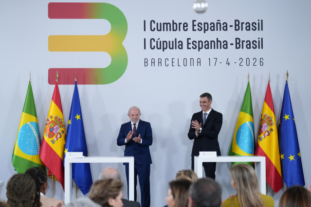 El presidente de España, Pedro Sánchez, y el presidente de Brasil, Luiz Inácio Lula da Silva, durante la celebración de la I Cumbre España-Brasil el 17 de abril de 2026, en Barcelona (España).