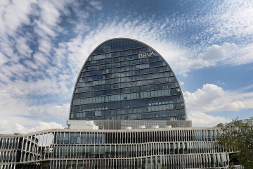 Archivo - Edificio La Vela de BBVA.