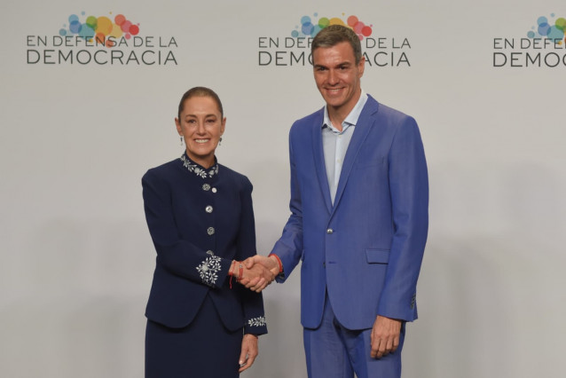 El presidente del Gobierno, Pedro Sánchez, junto a la presidenta de México, Claudia Sheinbaum