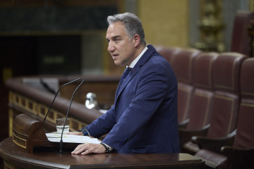 El vicesecretario de Política Autonómica del PP, Elías Bendodo, interviene durante el pleno en el Congreso de los Diputados, a 14 de abril de 2026, en Madrid (Foto de archivo).