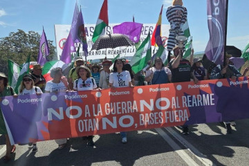 Participantes en la marcha a la base militar estadounidense de Morón de la Frontera (Sevilla) convocada por la Plataforma Andalucía por la Paz.