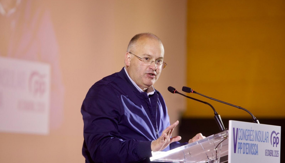 El secretario general del PP, Miguel Tellado, en el congreso del PP de Eivissa.
