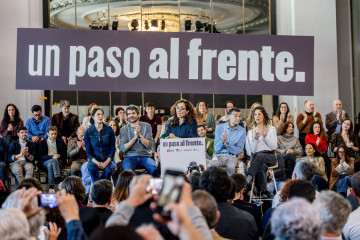 Archivo - La portavoz de Más Madrid en el Ayuntamiento de Madrid, Rita Maestre (d), la ministra de Sanidad, Mónica García (c), el coordinador federal de IU, Antonio Maillo (2d), la coordinadora gen