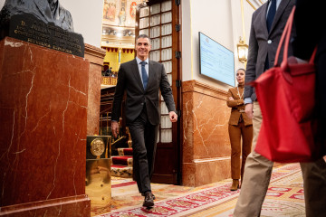 El presidente del Gobierno, Pedro Sánchez, a su salida de una sesión plenaria, en el Congreso de los Diputados, a 26 de marzo de 2026, en Madrid (España)