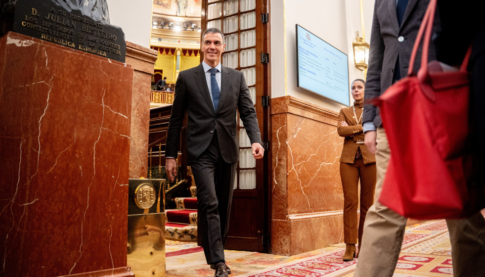El presidente del Gobierno, Pedro Sánchez, a su salida de una sesión plenaria, en el Congreso de los Diputados, a 26 de marzo de 2026, en Madrid (España)