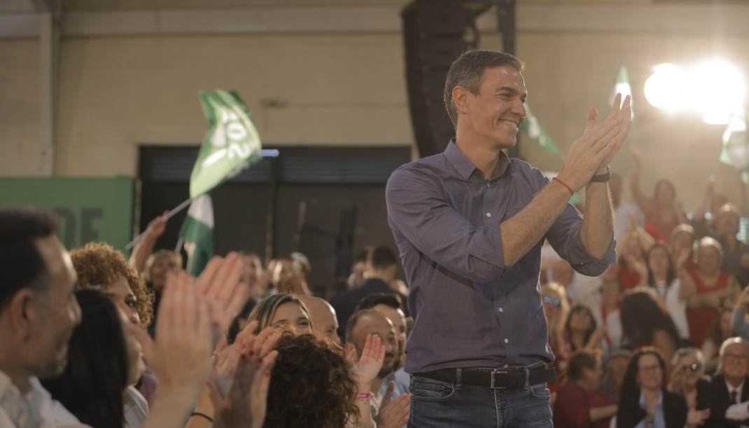 El presidente del Gobierno, Pedro Sánchez, ha intervenido este domingo en un acto en Gibraleón (Huelva).