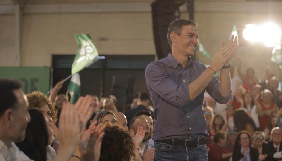 El presidente del Gobierno, Pedro Sánchez, ha intervenido este domingo en un acto en Gibraleón (Huelva).