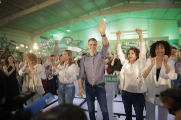 El presidente del Gobierno, Pedro Sánchez, ha participado este domingo en un acto de campaña en Gibraleón (Huelva).