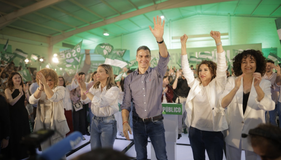 El presidente del Gobierno, Pedro Sánchez, ha participado este domingo en un acto de campaña en Gibraleón (Huelva).