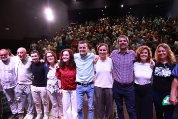 El candidato de la coalición Por Andalucía a la presidencia de la Junta, Antonio Maíllo (c), durante el encuentro 'Un paso al frente. Por Andalucía' en Sevilla, Izquierda Unida (IU), Movimiento Su