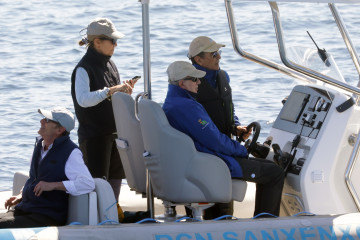 El rey emérito y La Infanta Elena salen a navegar en la segunda jornada del Trofeo Xacobeo de vela, a 19 de abril de 2025, en Sanxenxo (Pontevedra, Galicia, España)