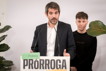 El ministro de Cultura, Ernest Urtasun (i), y el portavoz adjunto de Más Madrid en el Ayuntamiento de Madrid, Eduardo Rubiño (d), durante una rueda de prensa en conjunto, a 20 de abril de 2026, en M