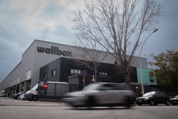 Archivo - Fachada de la sede de Wallbox en Barcelona