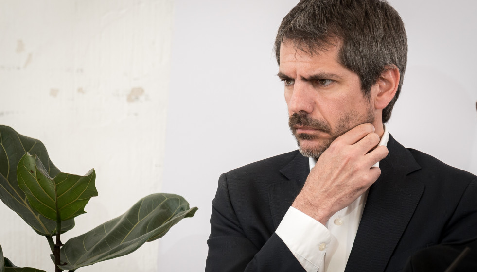 El ministro de Cultura, Ernest Urtasun, durante una rueda de prensa en conjunto de Movimiento Sumar, Comuns, Más Madrid e IU, a 20 de abril de 2026, en Madrid (España).