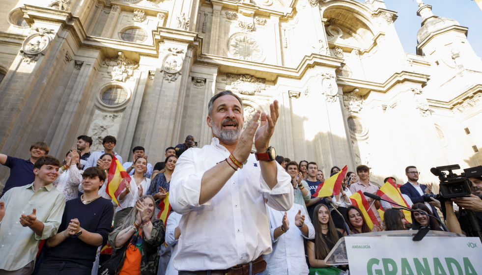 El presidente nacional de Vox, Santiago Abascal, interviene en la granadina Plaza de las Pasiegas