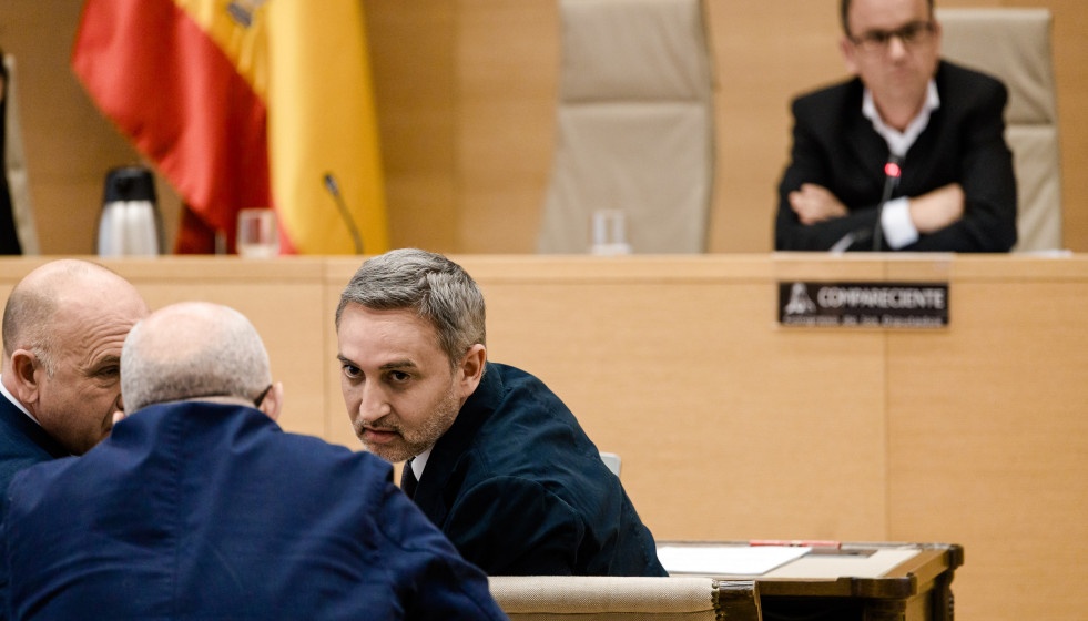 El diputado del PP, César Sánchez (i) y el jefe de climatología de AEMET en la Comunidad Valenciana, José Ángel Núñez Mora (d), en la Comisión de Investigación sobre la dana