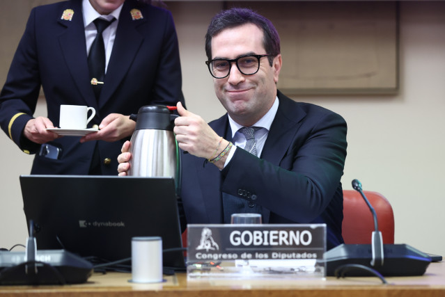 El vicepresidente primero del Gobierno y ministro de Economía, Comercio y Empresa, Carlos Cuerpo, durante su comparecencia  en el Congreso