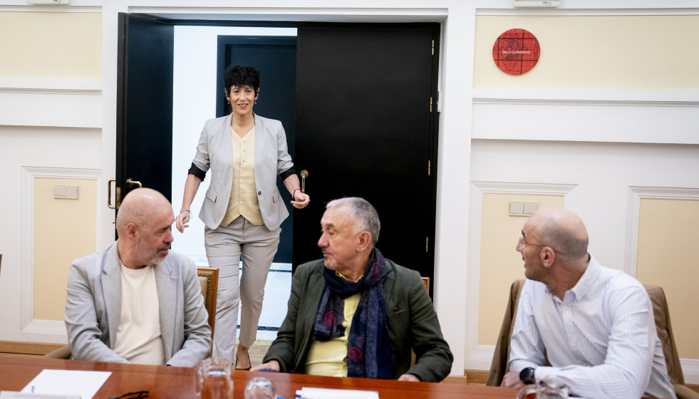 Archivo - La ministra de Inclusión, Seguridad Social y Migraciones, Elma Saiz, se reúne con el secretario general de CCCOO, Unai Sordo, y el secretario general de UGT, Pepe Álvarez.
