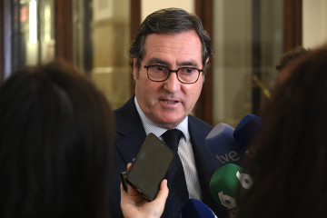 El presidente de la Confederación Española de Organizaciones Empresariales (CEOE), Antonio Garamendi, durante una charla en la Sociedad Bilbaína, a 20 de abril de 2026, en Bilbao, Vizcaya, País Va