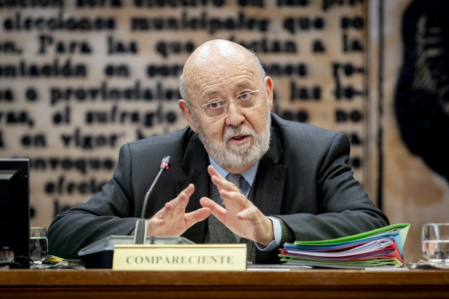 Archivo - El presidente del Centro de Investigaciones Sociológicas (CIS), José Félix Tezanos, en una compoarecencia en el Senado