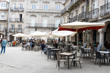 Archivo - Una terraza de Vigo, en Pontevedra, Galicia (España)