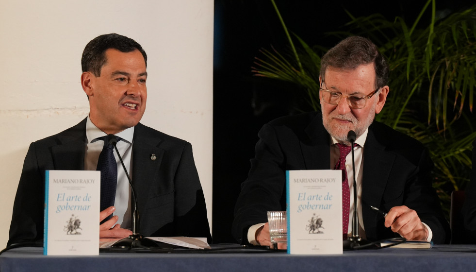 Archivo - El presidente de la Junta de Andalucía, Juanma Moreno, durante la presentación del libro 