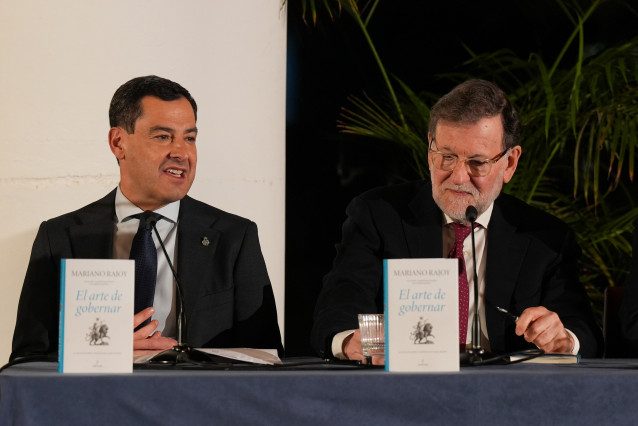 Archivo - El presidente de la Junta de Andalucía, Juanma Moreno, durante la presentación del libro 