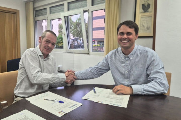 Aedive y AVCE se unen para impulsar la movilidad eléctrica compartida en España