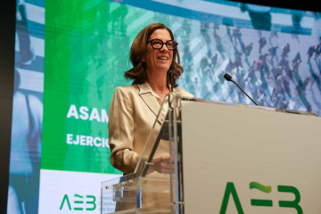 La presidenta de la AEB, Alejandra Kindelán, durante la asamblea general celebrada el 21 de abril de 2026.