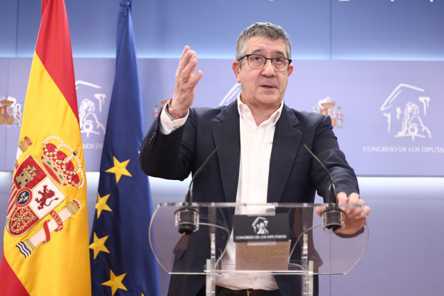 El secretario de política federal del PSOE, Patxi López, durante una rueda de prensa en el Congreso de los Diputados, a 21 de abril de 2026, en Madrid (España).