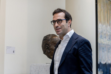 El vicepresidente primero del Gobierno y ministro de Economía, Comercio y Empresa, Carlos Cuerpo, a su llegada a la sesión de control al Gobierno, a 21 de abril de 2026, en Madrid (España). Durante