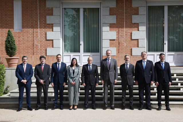 El rey Felipe VI recibe en audiencia a la junta directiva de Nokia España con motivo de su centenario.