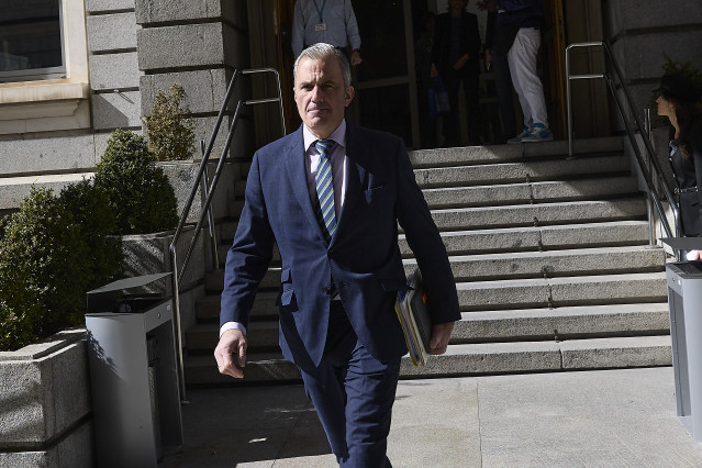 Archivo - El diputado de VOX Javier Ortega Smith, a su salida de una sesión plenaria, en el Congreso de los Diputados, a 26 de febrero de 2026, en Madrid (España).