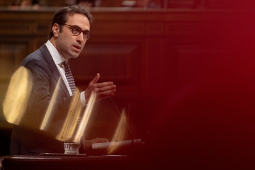 Archivo - El ministro de Economía, Carlos Cuerpo, interviene durante una sesión plenaria en el Congreso de los Diputados, a 9 de abril de 2025, en Madrid (España).