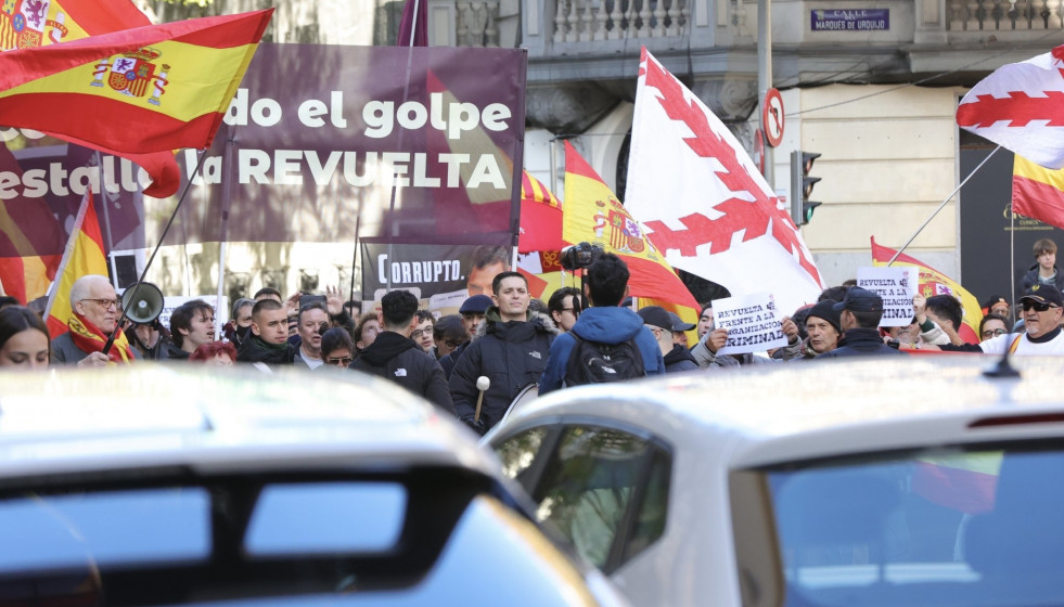 Archivo - Manifestación de Revuelta ante la sede nacional del PSOE, ubicada en la madrileña calle de Ferraz.