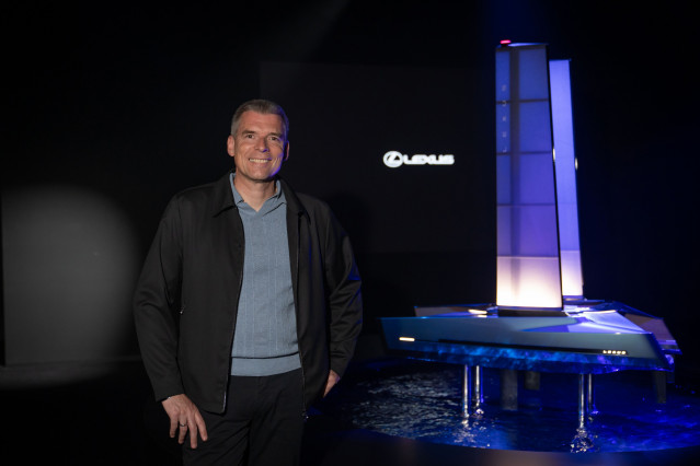 El responsable de Experiencia Omnicanal de la compañía japonesa Lexus, Andre Schmidt, en la Semana del Diseño de Milán 2026.