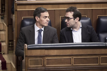 Pedro Sánchez y Carlos Cuerpo, en el hemiciclo