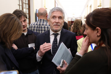 Archivo - El ministro del Interior, Fernando Grande-Marlaska, a su salida de una sesión de control al Gobierno
