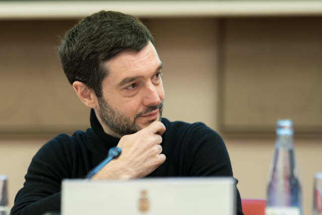 Archivo - El ministro de Derechos Sociales, Consumo y Agenda 2030, Pablo Bustinduy, durante una jornada sobre la regularización de la publicidad de alimentos no saludables, en el Congreso, a 2 de marzo de 2026, en Madrid (España).