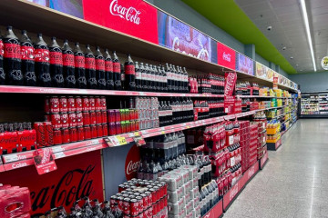 Lineal con productos de Coca Cola