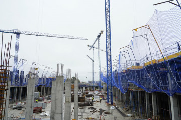 Archivo - Obras de 480 viviendas protegidas en el barrio de Entrenúcleos. A 29 de enero de 2026, en Dos Hermanas, Sevilla (Andalucía, España).