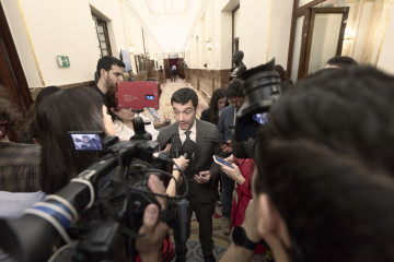 El ministro de Consumo, Pablo Bustinduy, durante una sesión plenaria en el Congreso, a 22 de abril de 2026, en Madrid (España).