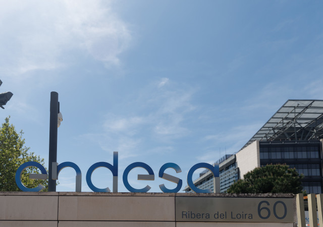 Archivo - Fachada de la sede de Endesa