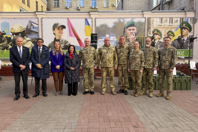 La ministra de Defensa, Margarita Robles, en viaje oficial a la capital ucraniana, Kiev.