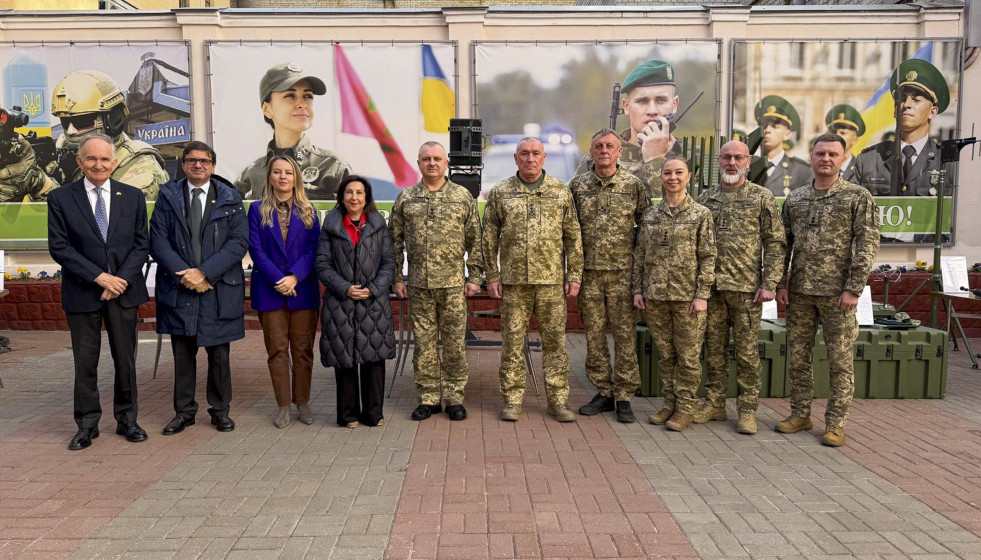 La ministra de Defensa, Margarita Robles, en viaje oficial a la capital ucraniana, Kiev.
