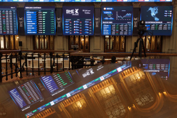 Archivo - Varios paneles del Ibex en el Palacio de la Bolsa.