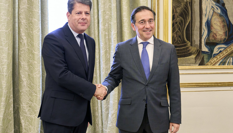 El ministro de Asuntos Exteriores, Unión Europea y Cooperación, José Manuel Albares, se reúne con el ministro principal de Gibraltar, Fabian Picardo, en el Palacio de Viana