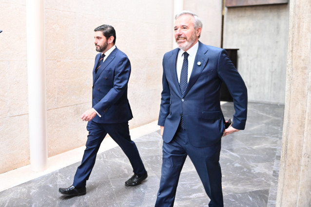 El líder de VOX en Aragón, Alejandro Nolasco, y el presidente de Aragon, Jorge Azcón, tras una reunión, a 22 de abril de 2026, en Zaragoza.